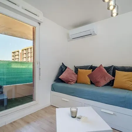 Climatise Avec Terrasse Equipe A 5min De La Gare St Charles Appartement Marseille